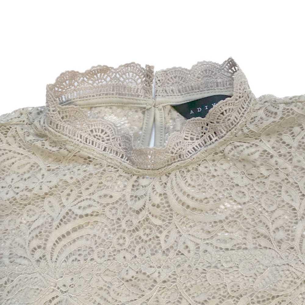 Dove-gray puff sleeve lace top